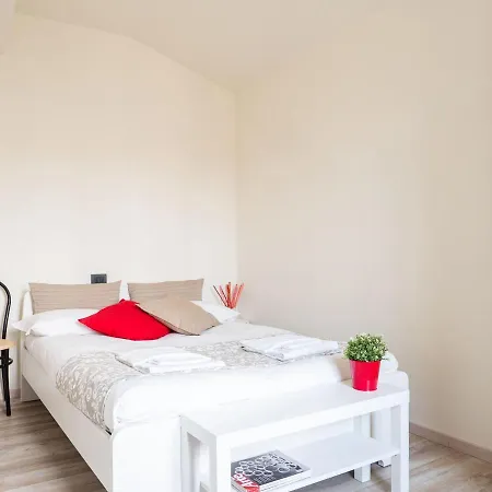 The Rent - Attic With Terrace In Downtown Milán