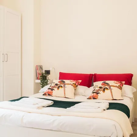 The Rent - Attic With Terrace In Downtown Milán
